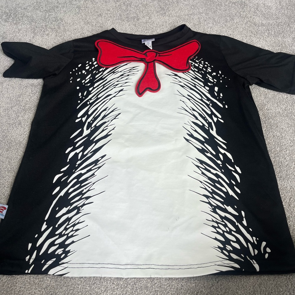 Kids Dr Seuss shirt. Size s/m